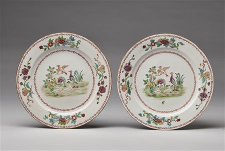  MANIFATTURA DI DOCCIA - Attribuito a. Coppia di piatti in porcellana. 