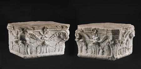 MANIFATTURA DEL XVI SECOLO  - Coppia di capitelli corinzi angolari in pietra.