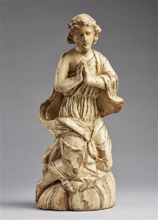 SCULTORE DEL XVII SECOLO  - Angelo inginocchiato in legno laccato.