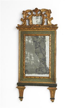 MANIFATTURA DEL XIX SECOLO  - Specchiera in legno intagliato e laccato, con cimasa in legno dorato.