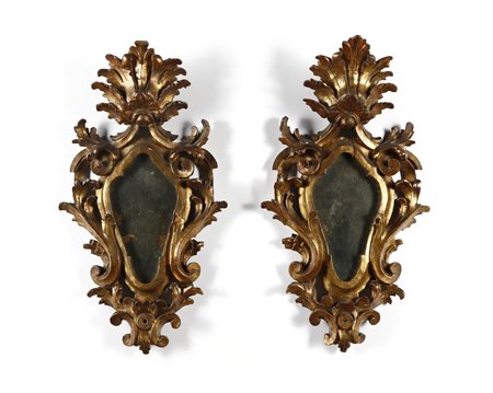 MANIFATTURA DEL XIX SECOLO  - Coppia di specchiere in legno dorato. .