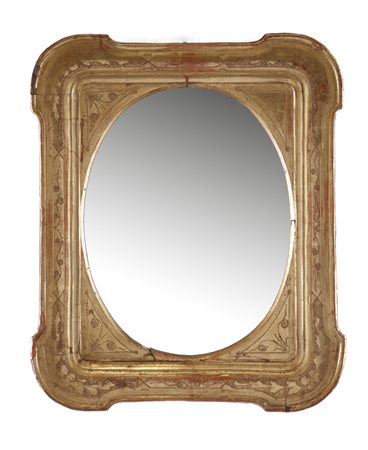  MANIFATTURA LOMBARDA DEL XIX SECOLO - Specchiera in legno intagliato e dorato, battuta e gola liscia, decorata a motivi vegetali.