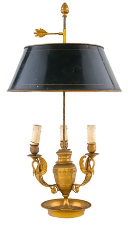 Lampada da tavolo in bronzo dorato a tre luci, XIX secolo a guisa di anfora...