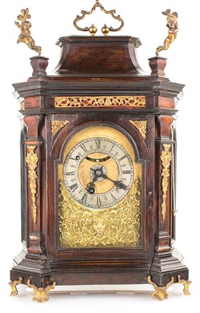 Pendola in palissandro, Roma, XVIII secolo con cassa trapezoidale in forma di...