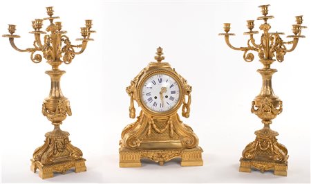 Trittico da camino in bronzo dorato, Francia, XIX secolo composto da un...