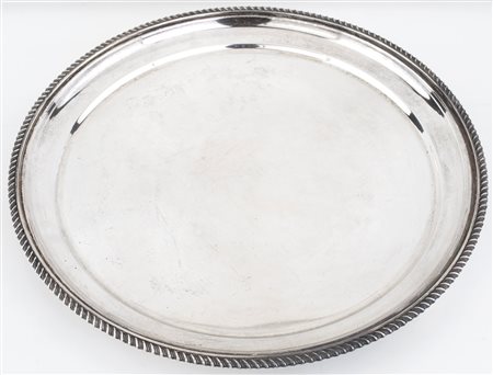 Piatto in argento di forma circolare con profilo cordonato diametro cm 35,5 -...