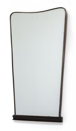 UNO SPECCHIO DA PARETE, anni '50. <br>Legno tinto 