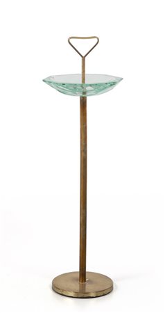 UN POSACENERE A STELO, anni '50. <br>Ottone, 