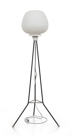 UNA LAMPADA DA TERRA, anni "50. <br>Acciaio 