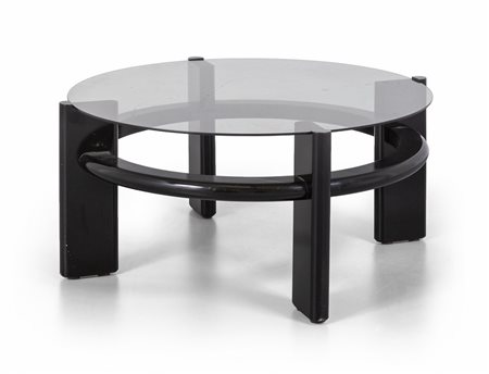 UN TAVOLINO, anni 50. <br>Legno laccato, 