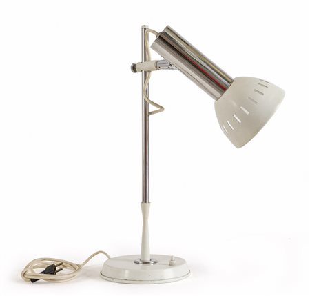UNA LAMPADA DA TAVOLO, anni "60. <br>Lamierino 