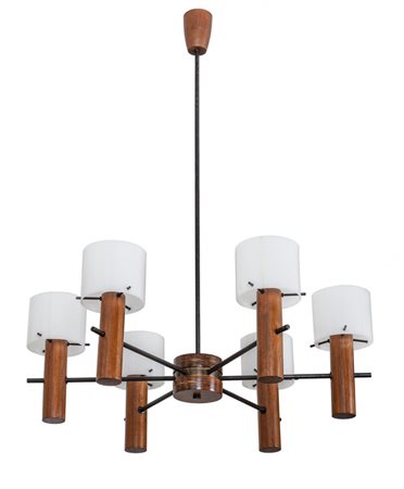 UN LAMPADARIO, anni '60. <br>Ottone, legno di 