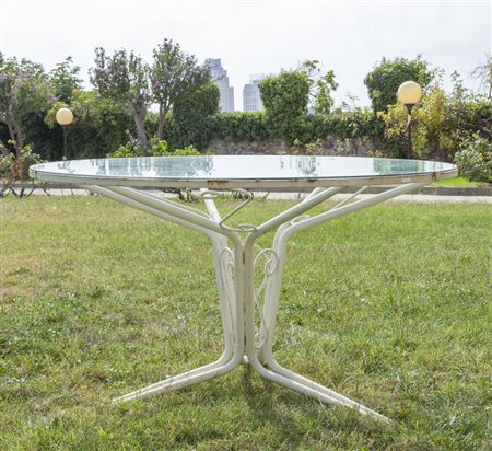 UN TAVOLO, anni "50. <br>Acciaio verniciato, 