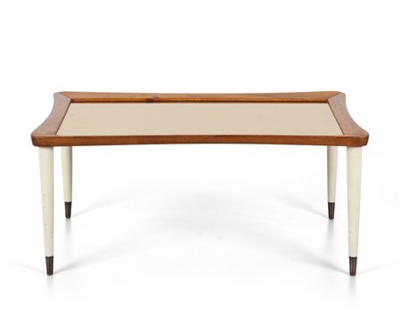  UN TAVOLINO, anni "50. <br>Legno laccato, 
