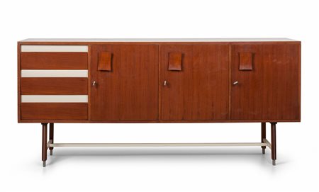 UNA CREDENZA, anni "60. <br>Legno di teak, legno 