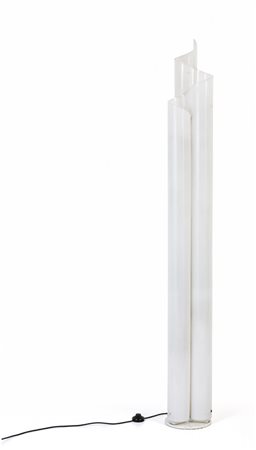 VICO MAGISTRETTI <br>Una lampada da terra 