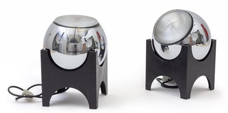  DUE LAMPADE DA TAVOLO, anni "70. <br>Alluminio 