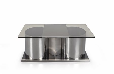 UN TAVOLINO, anni "70. <br>Legno verniciato a 