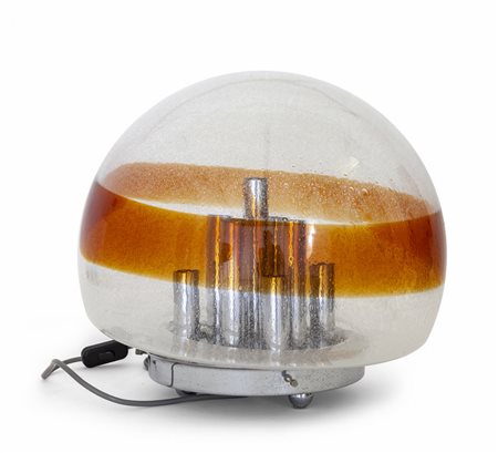 UNA LAMPADA DA TAVOLO, anni "70. <br>Acciaio 