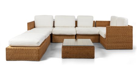 UN DIVANO MODULARE, UN TAVOLINO \E DUE POUFS, 