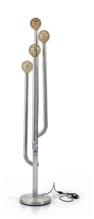  UNA LAMPADA DA TERRA, anni "70. <br>Acciaio 