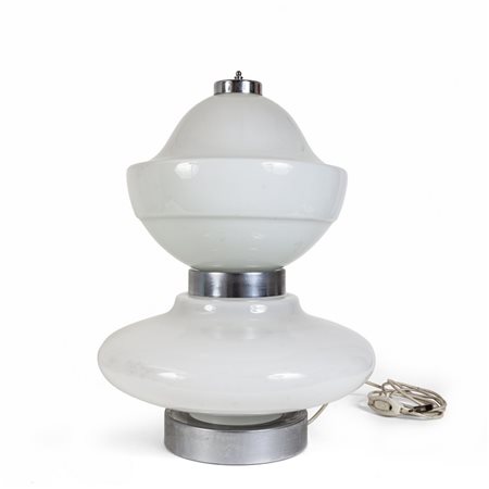 UNA LAMPADA DA TAVOLO, anni "70. <br>Ottone 