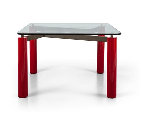 UN TAVOLO, anni "70. <br>Legno tornito e laccato, 