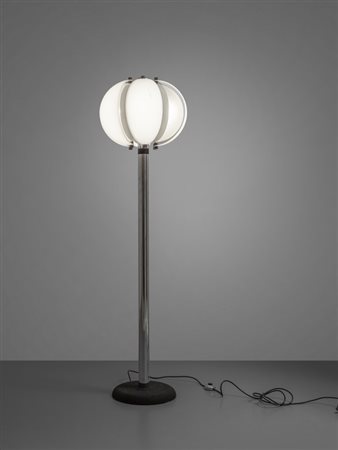 UNA LAMPADA DA TERRA, anni "70. <br>Ghisa 