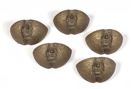 CINQUE LAMPADE DA PARETE, anni "80. <br>Fusione 