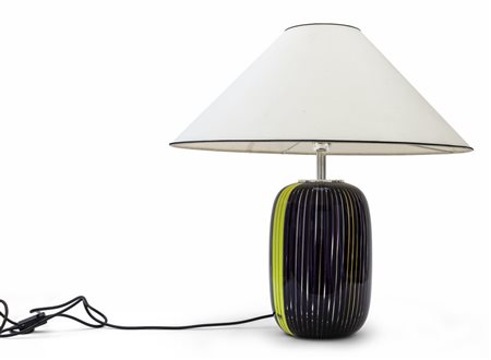 VEART<br>Una lampada da tavolo, anni "80. 