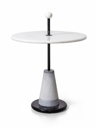 Un tavolino di servizio 