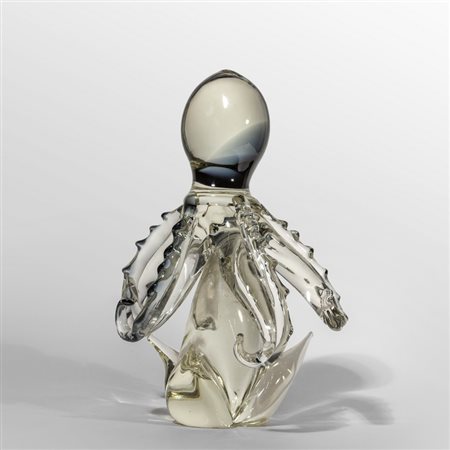  LIVIO SEGUSO<br>Una scultura con figura di 