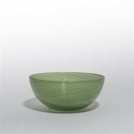 CARLO SCARPA, VENINI<br>Una coppa in vetro a 