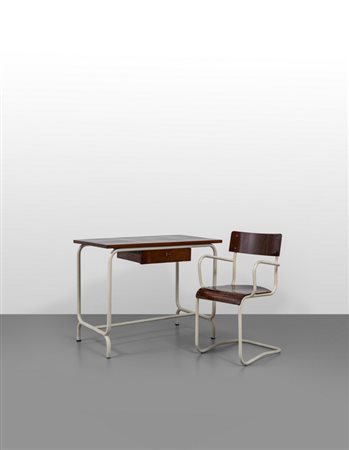  UNO SCRITTOIO E UNA POLTRONCINA, anni "40. 