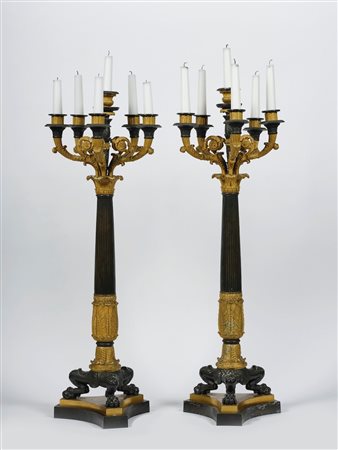 Coppia di candelabri in bronzo dorato e patinato. Epoca Carlo X. XIX secolo...