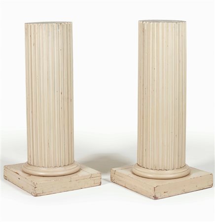 Coppia di colonne scanalate in legno laccato color avorio W. 47 - D. 47 - H....
