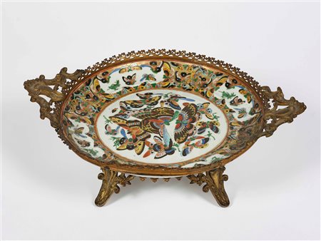 Piatto in porcellana Famiglia Verde con decoro di farfalle e lumeggiature in...