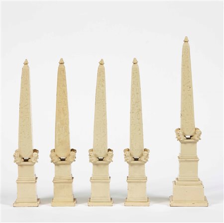 Cinque obelischi Italia centrale, primo quarto del XIX secolo Terraglia color...