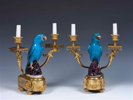 Coppia di pappagalli in porcellana di Cina turchese del XVII secolo montati...