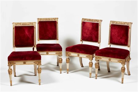 Raro insieme di tredici sedie neoclassiche in legno intagliato, laccato e...