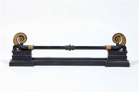 Alare da camino in bronzo patinato e dorato. XIX secolo W. 105,5 - D. 46 - H....