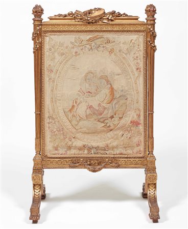 Parascintille in legno dorato e intagliato. XIX secolo Montante un arazzo con...