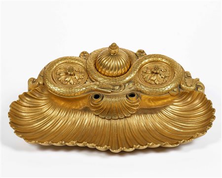 Calamaio in bronzo e metallo dorato e cesellato. Arte del XIX secolo A guisa...