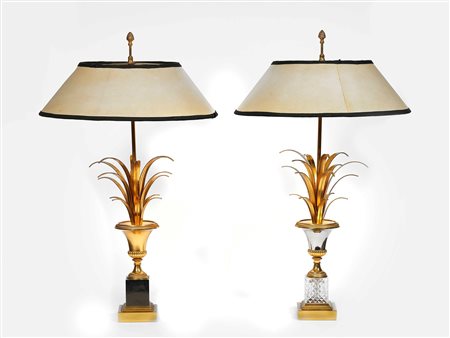 Due lampade da tavolo. Bronzo, metallo e vetro. XX secolo H. 74,5 Cm