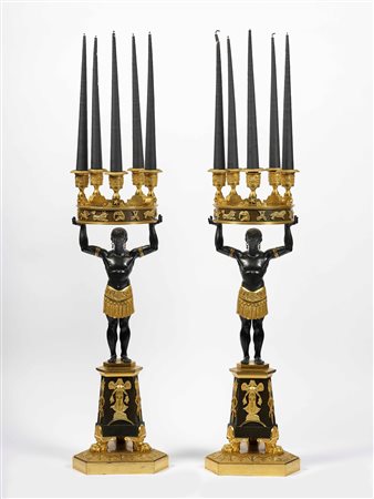 Importante coppia di candelabri in bronzo dorato e patinato "au bon sauvage"....