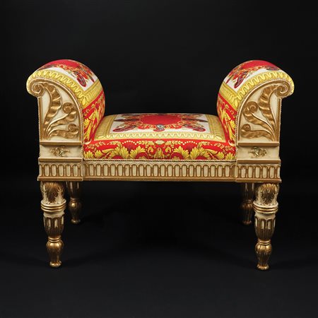 Atelier Versace panchetta in legno laccato bianco e dorato con braccioli di...