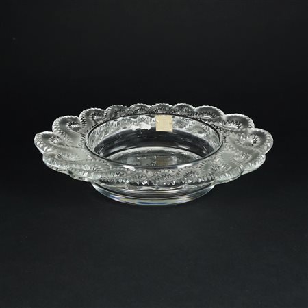 Centrotavola Auriac in cristallo. Lalique, firma incisa sotto la base, cm. 31x26