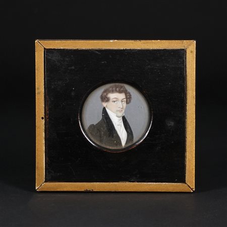 Tre miniature su avorio raffiguranti rispettivamente il ritratto di un...