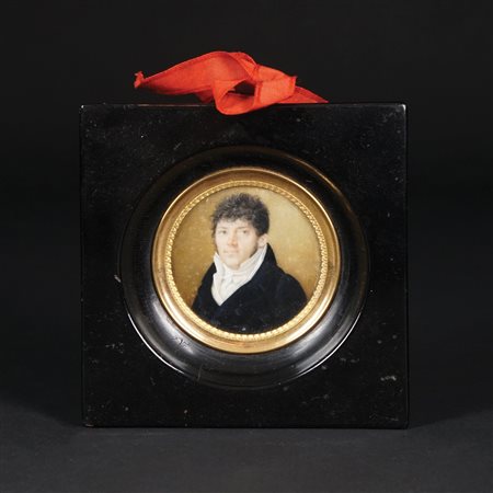 Miniatura su avorio a sesto circolare raffigurante il ritratto di un...