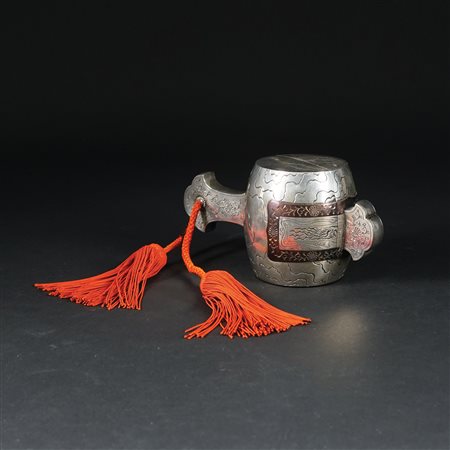 Originale scatola a botticella in argento e argento brunito cesellato a...